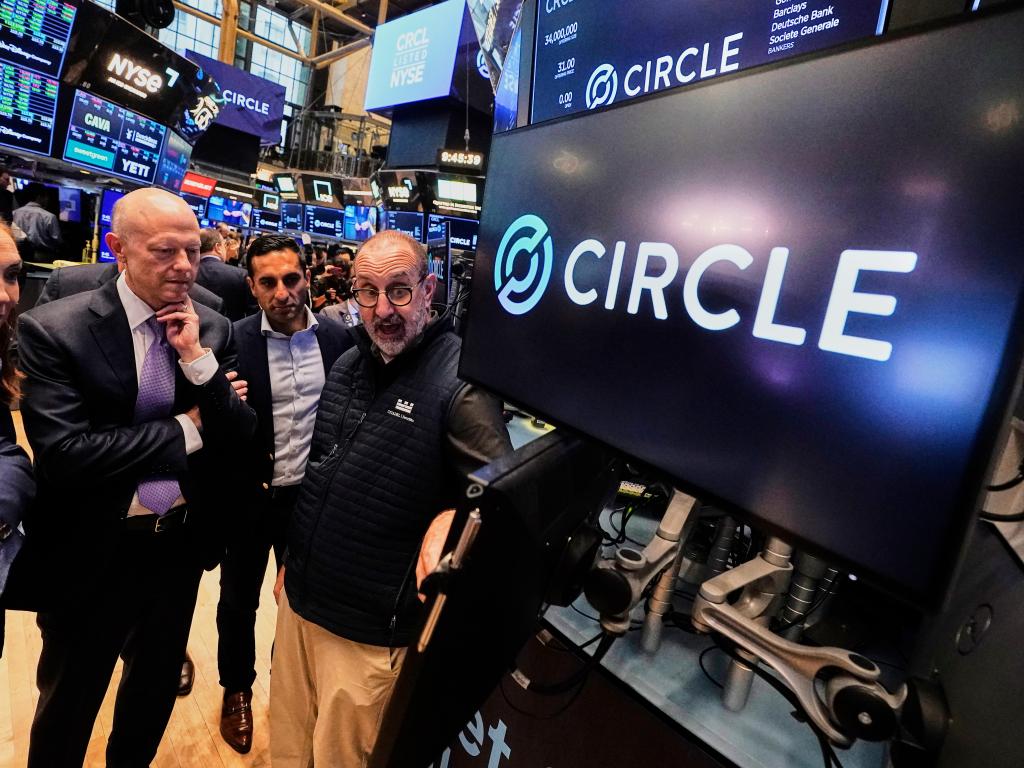 Spike district shares 123% in NYSE's debut - Evaluation of the $ 18B cryptocurrency giant